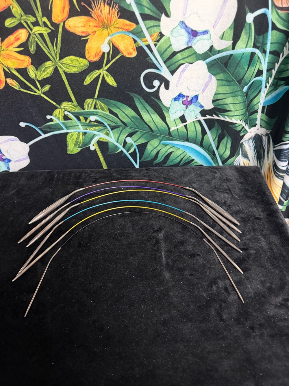 Set of Circular Knitting Needles with Colored Cables